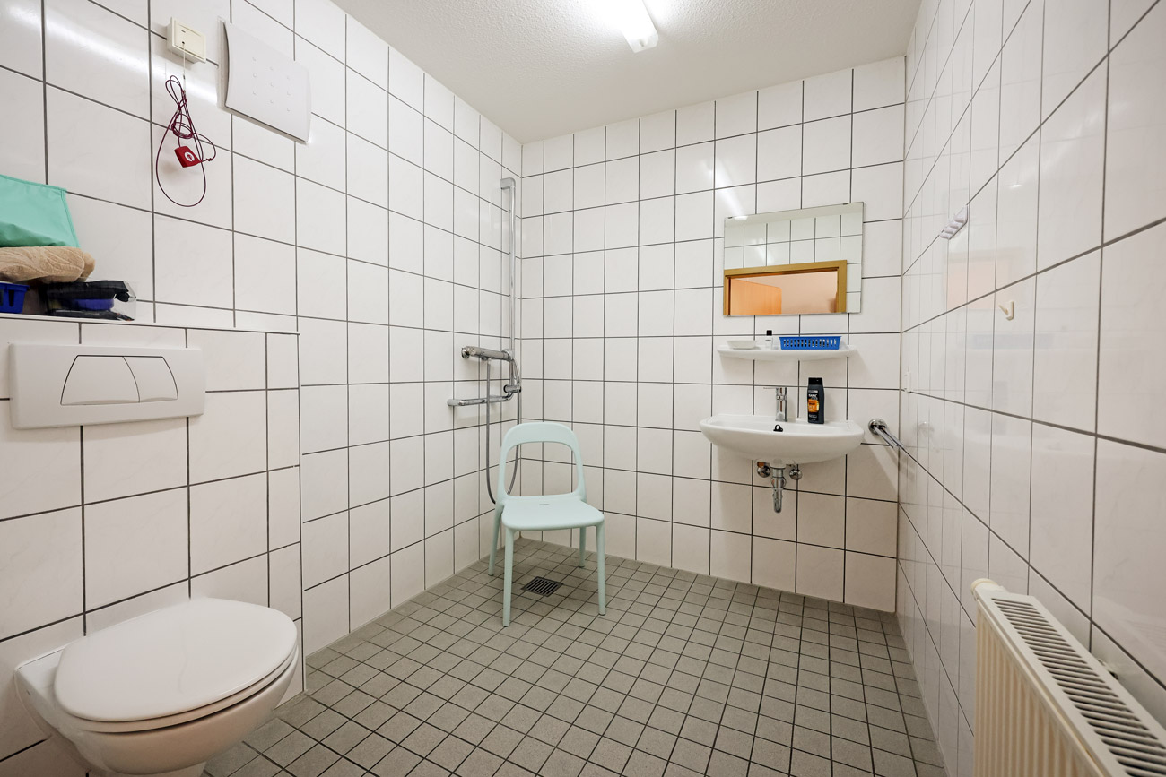 Seniorenresidenz Landhaus am Weinberg Ansicht barrierefreies Bad auf dem Zimmer